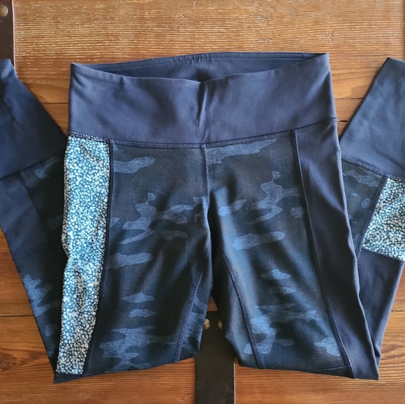 Lululemon shashiko leggings - Size 6 - Picture 3 of 4